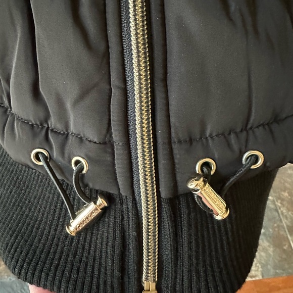 Calvin Klein vest with fur collar - Picture 3 of 5